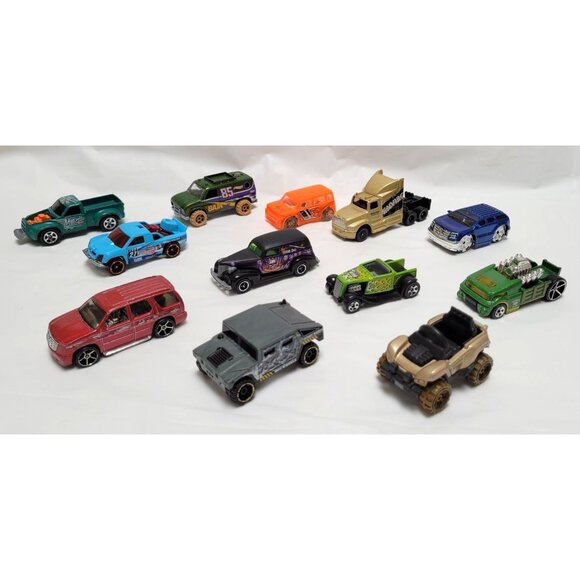Hot Wheels, Maisto, Matchbox, Mattel Other - Lot of 12 Diecast Plastic Cars Trucks Hot Wheels Maisto Matchbox